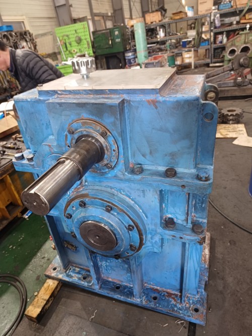 Helical gear reducer repair